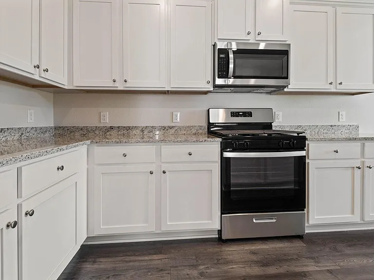 15870 Berry Hill Dr — Photo 9