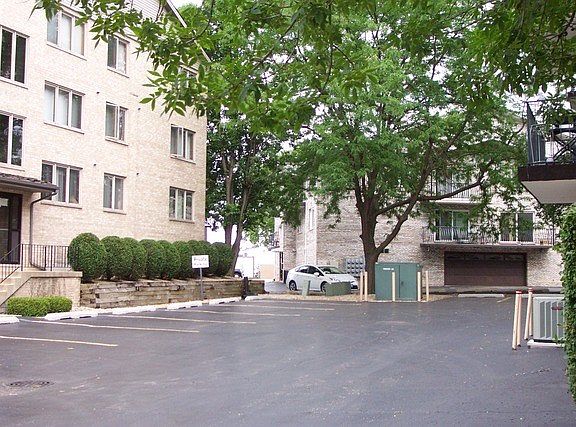 3rd image of 4500 W 93rd St APT 1C