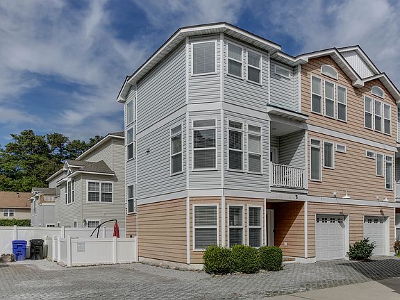 2nd image of 4815 Lake Dr #B