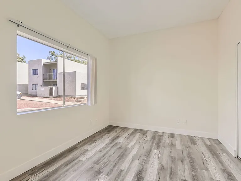 2826 E Le Marche Ave — Photo 8