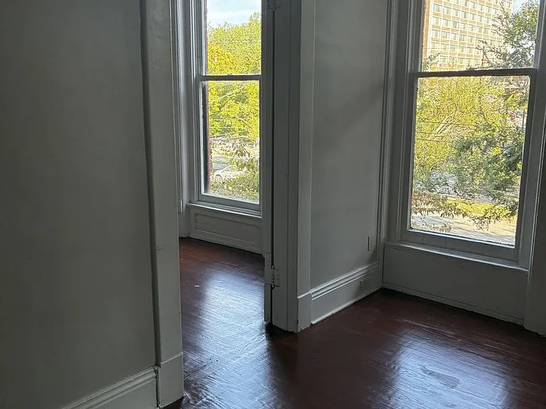 208 W Ormsby Ave. — Photo 6