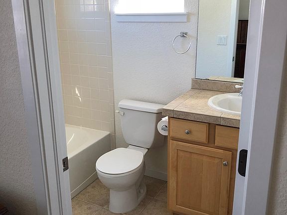 4th image of 2830 Syracuse Ct