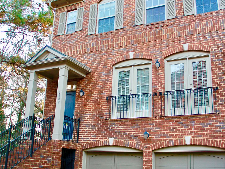 Amazing end unit offer great privacy and peace.