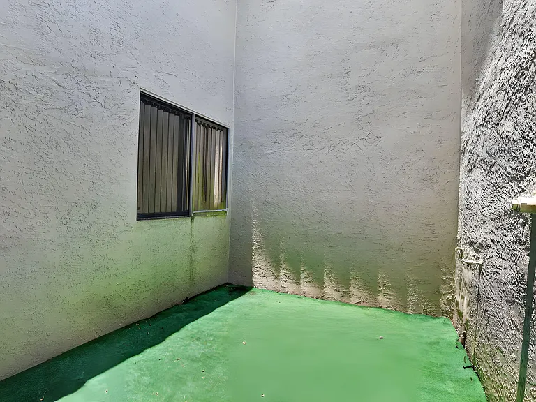 7690 Solimar Cir — Photo 27