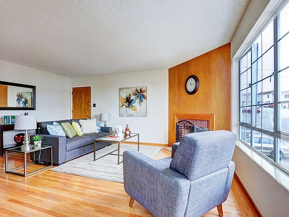 4th image of 261 Baltimore Way