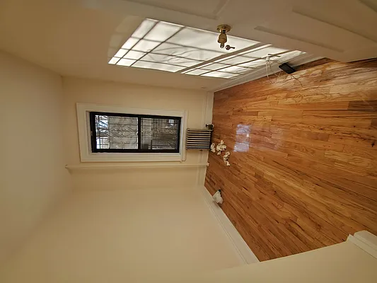 Rented by Delmark Realty LLC | media 6