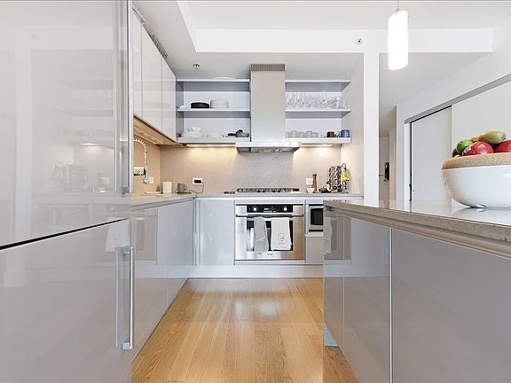 5th image of 77 Hudson St APT 1406
