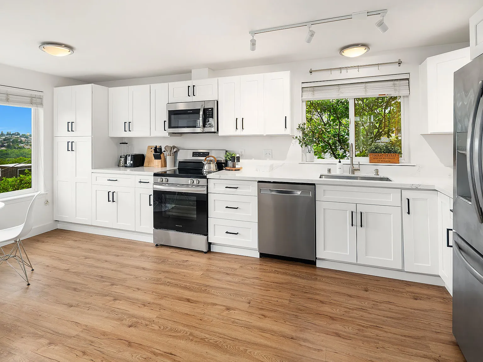 2 bed, 980 sqft, $3,900 — Photo 3