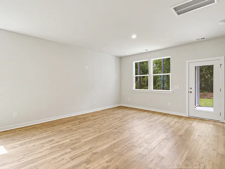 146 Lockwood Dr — Photo 12