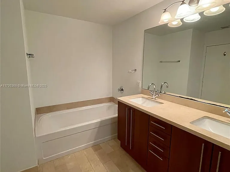 1111 SW 1st Ave #3522 — Photo 4