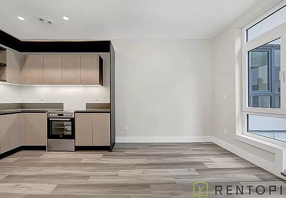 5th image of 2337 Bedford Ave #2X