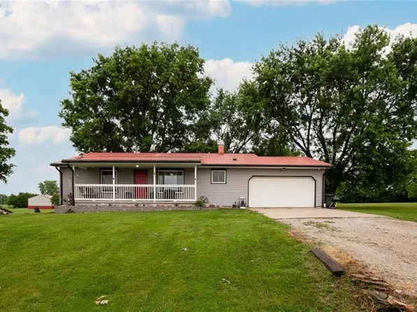 3373 Parkview Dr, Vassar, KS 66543