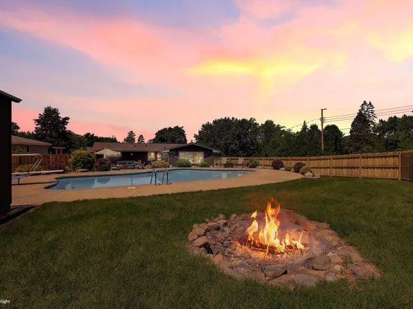 11309 Goodrich Rd, Bloomington, MN 55437