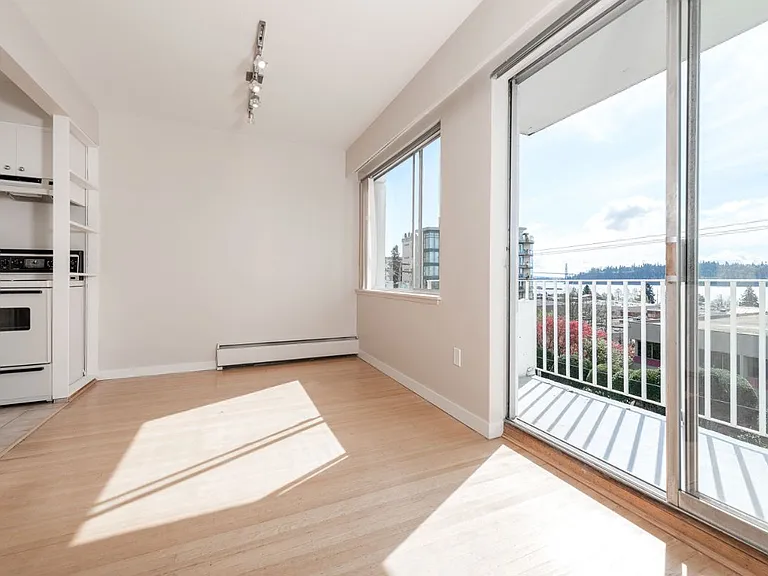 1665 Duchess Ave — Photo 12