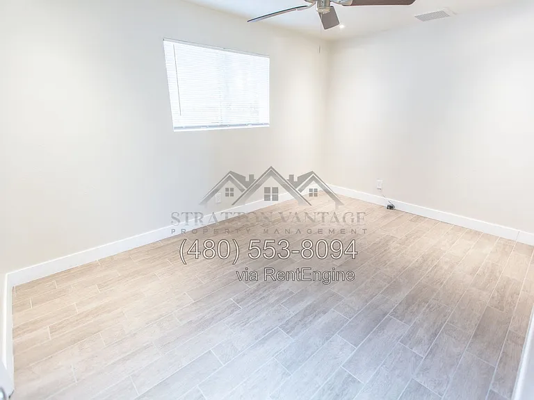 2533 E Blanche Dr — Photo 18