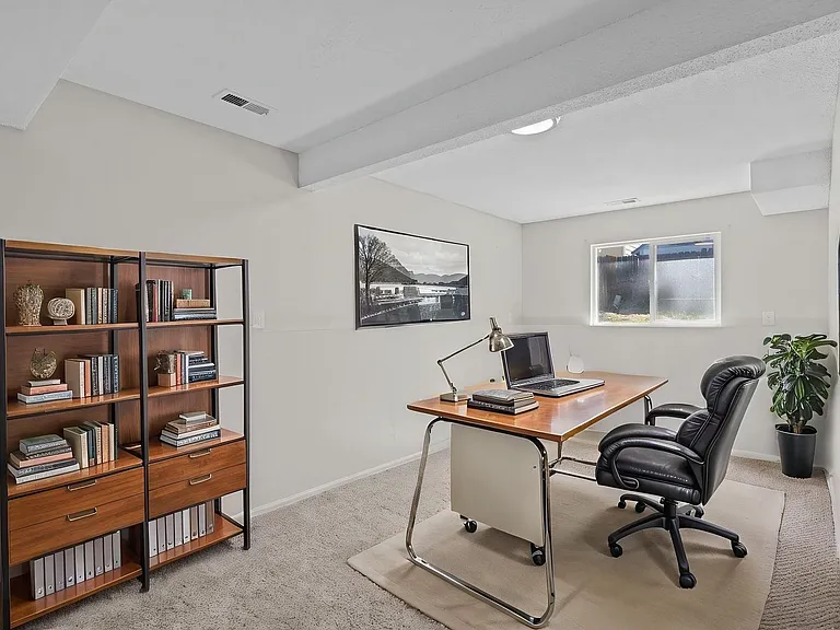 580 Upton Dr — Photo 19
