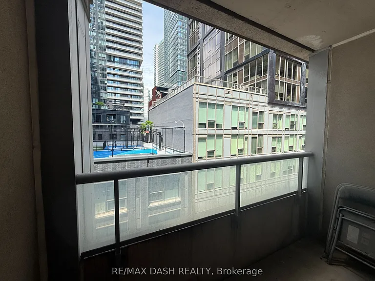270 Wellington St W #802 — Photo 28
