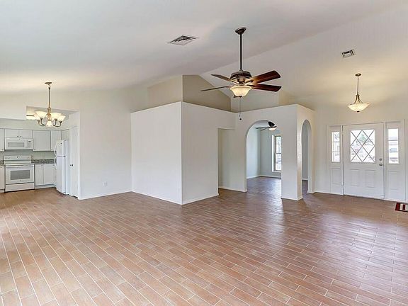 3rd image of 8414 W Corrine Dr