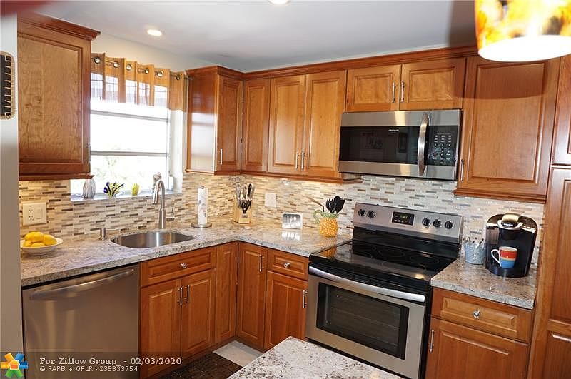 1st image of 2731 NE 14th St #538