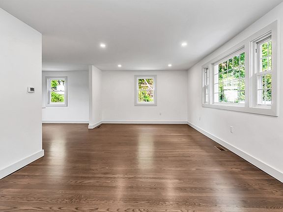 5th image of 53 Walnut St