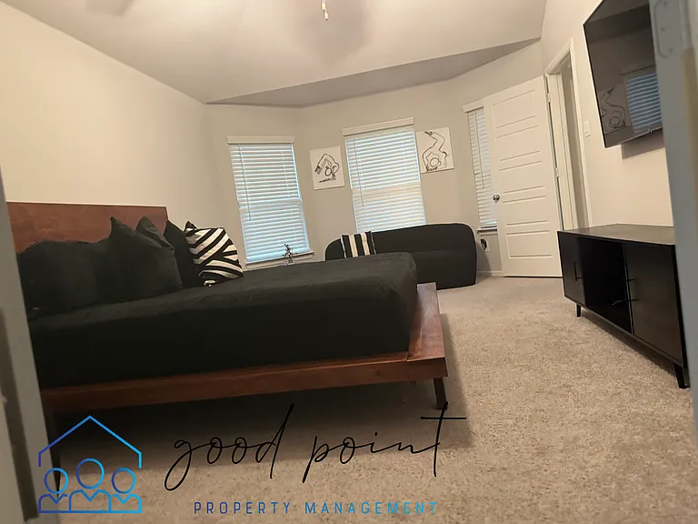 1327 Rosler St — Photo 11