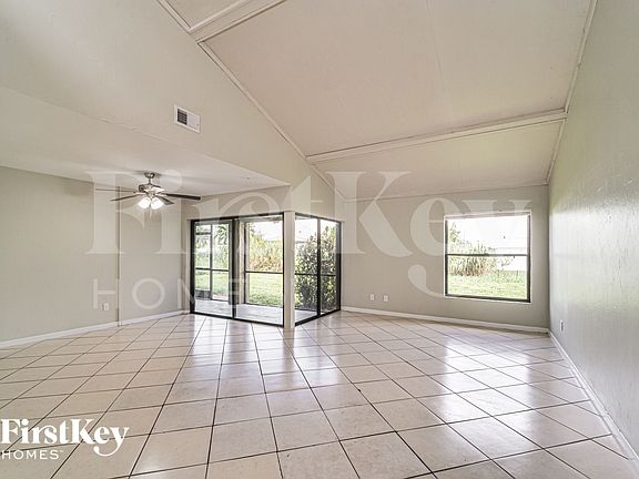 3rd image of 3415 SE 4th Ave