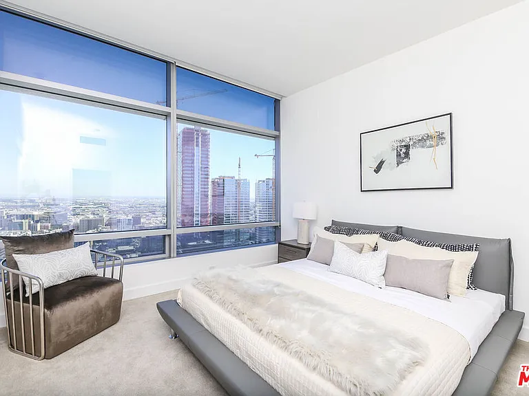 900 W Olympic Blvd #31E — Photo 3