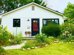 77 Wexford Ave, Belleville, MI 48111