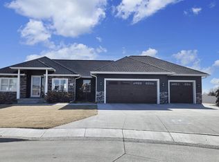 1803 E 48th St, Kearney, NE 68847