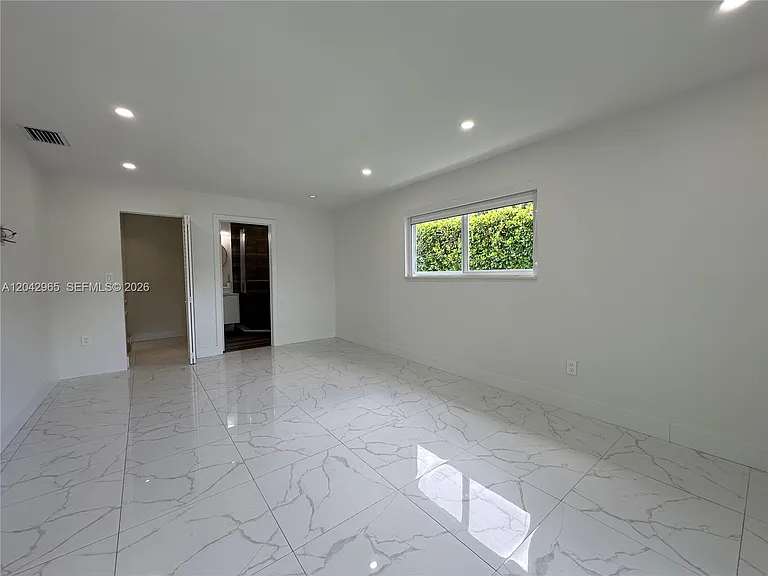 10010 SW 162nd St — Photo 11
