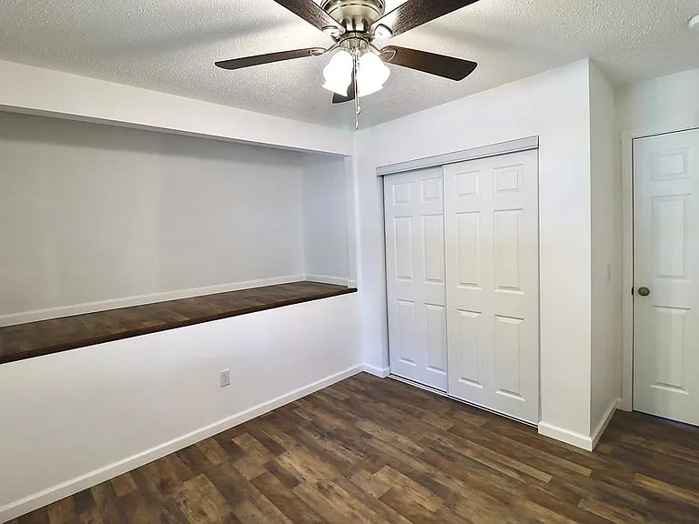 1108 Hess Ave — Photo 8