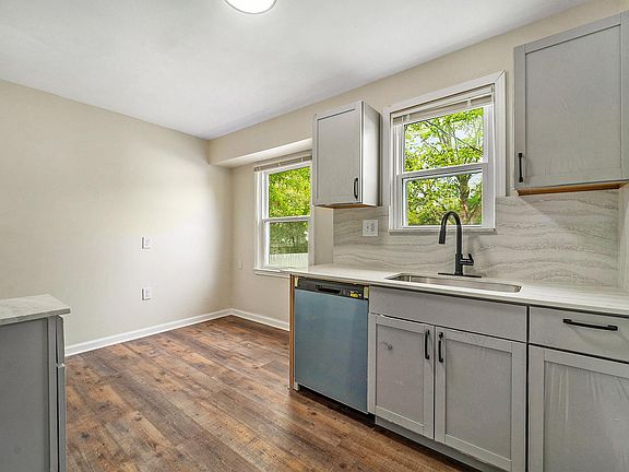 3rd image of 7492 Beaverland Ave