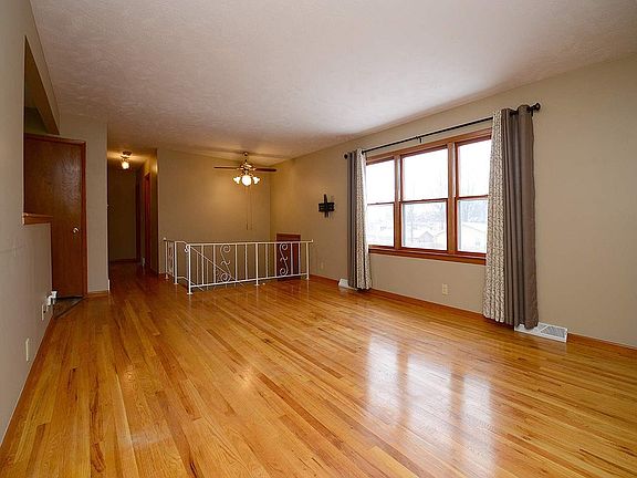 4th image of 5517 S 123rd St