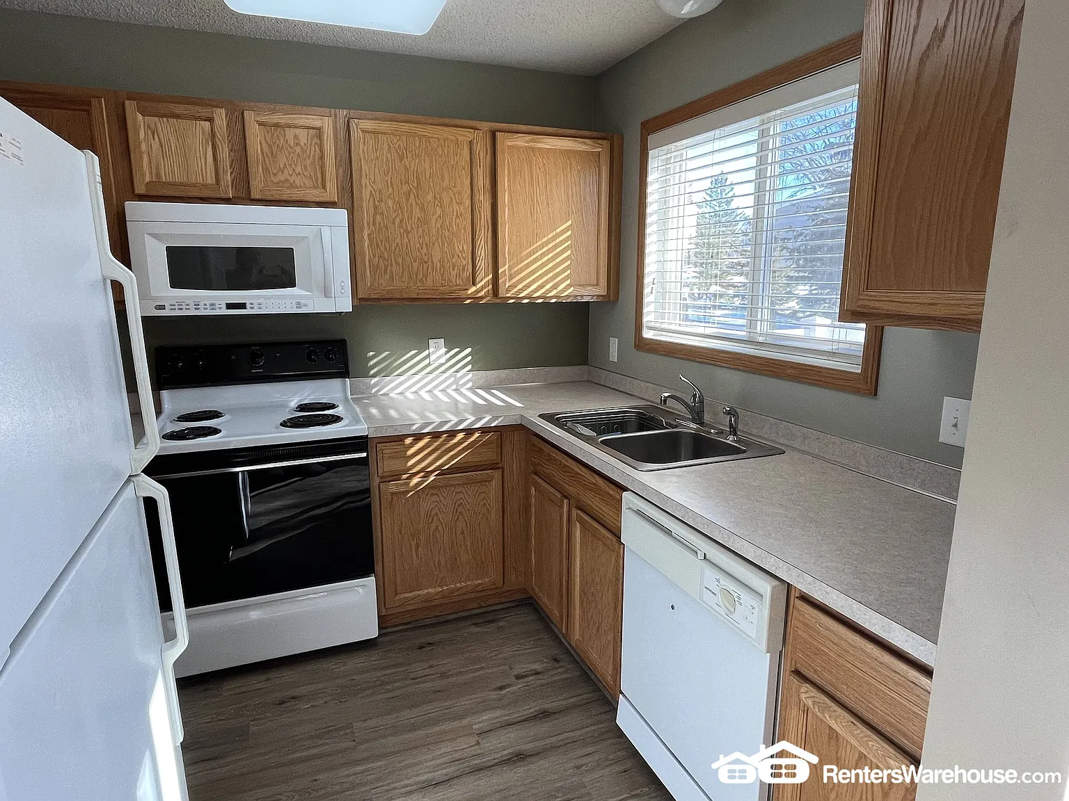 Available August 8 - 2 Bed/1.5 Bath Townhome in Prior Lake — Photo 3