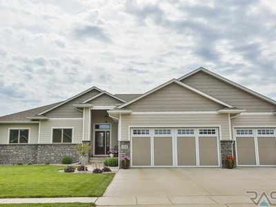 1916 S Firefly Dr, Sioux Falls, SD, 57110