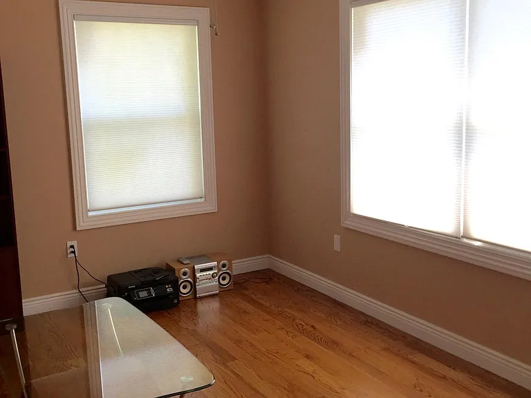 11 Charlotte Pl — Photo 6