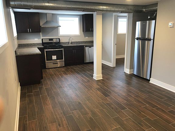 3rd image of 1752 W Catalpa Ave #B1