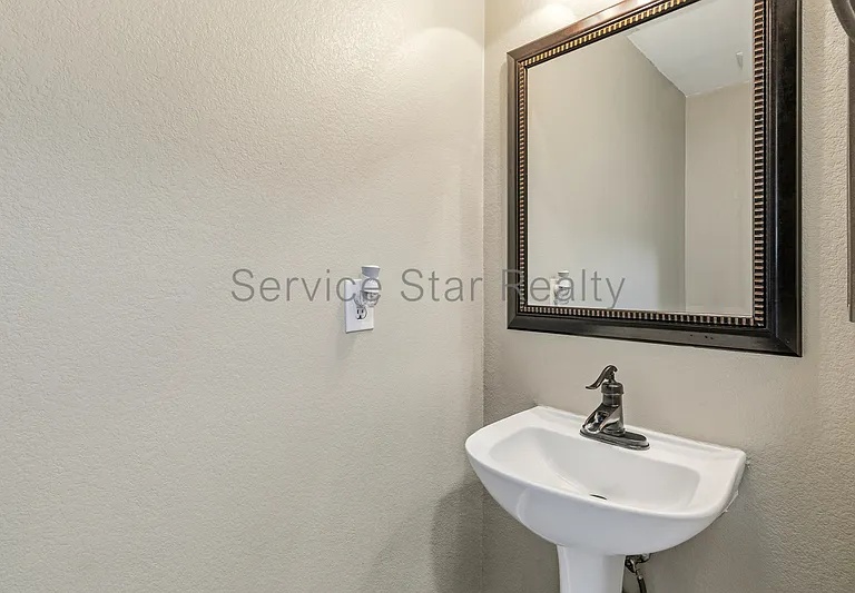 2104 E Behrend Dr — Photo 13