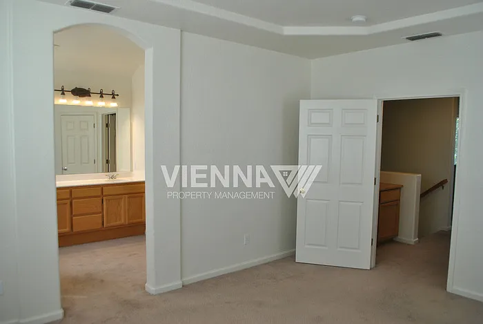 7956 Robinson Dr — Photo 9