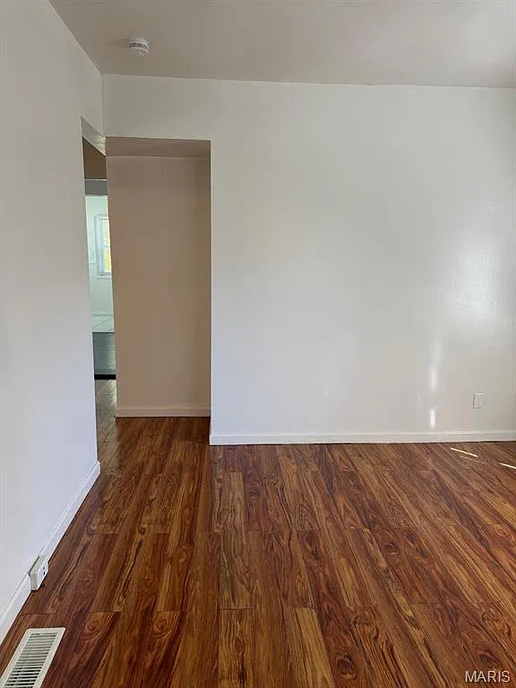 2 bed, 1.0 bath, 828 sqft, $1,050 — Photo 4
