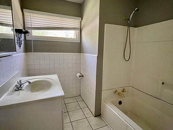 4th image of 8016 Outlook Ln