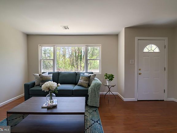 4th image of 326 Snow Ave