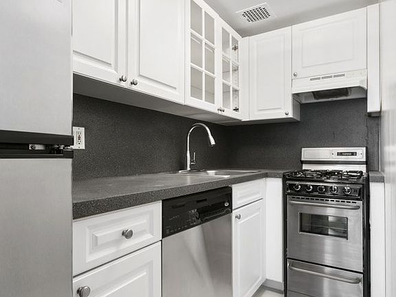 3rd image of 12 W 76th St APT 2F