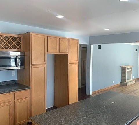 3rd image of 11404 W Garfield Ave
