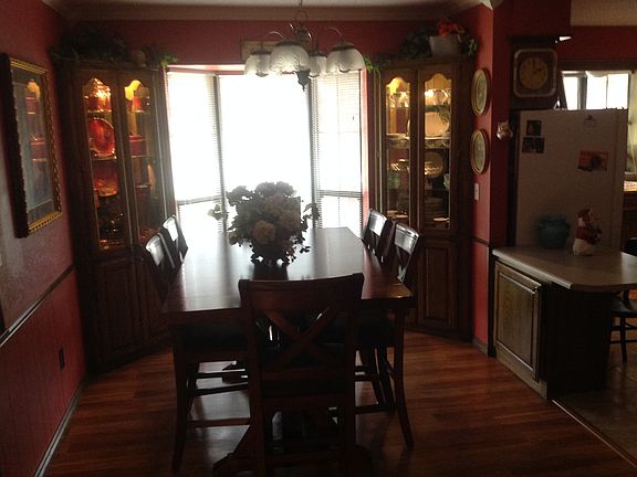 Dinning /built in hutches