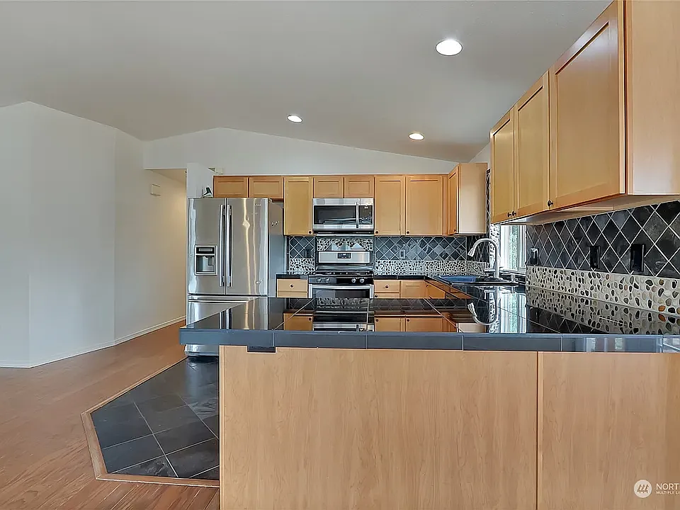 3 bed, 1275 sqft, $2,750 — Photo 4