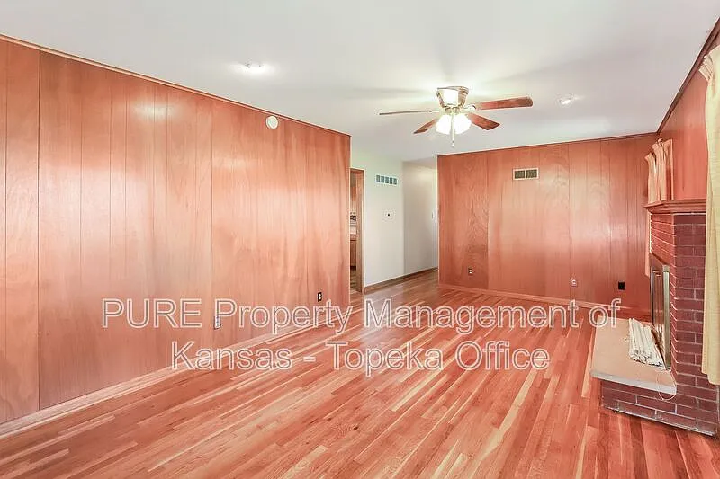 3 bed, 1.5 bath, 1910 sqft, $2,095 — Photo 4