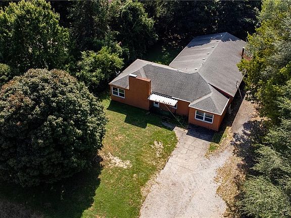 3rd image of 2920 Pear St