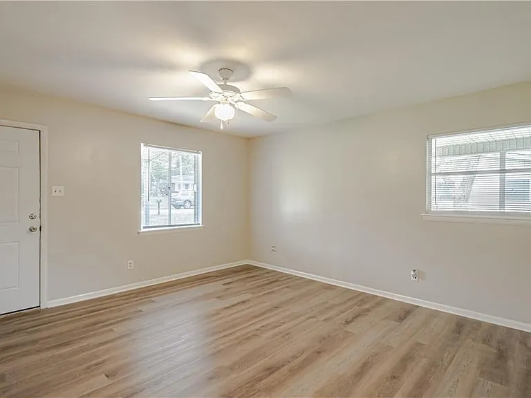4339 Binghamton Dr — Photo 3