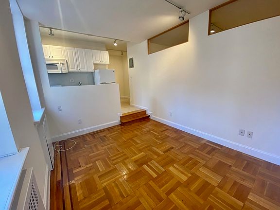 2nd image of 56 W 65th St APT 6C